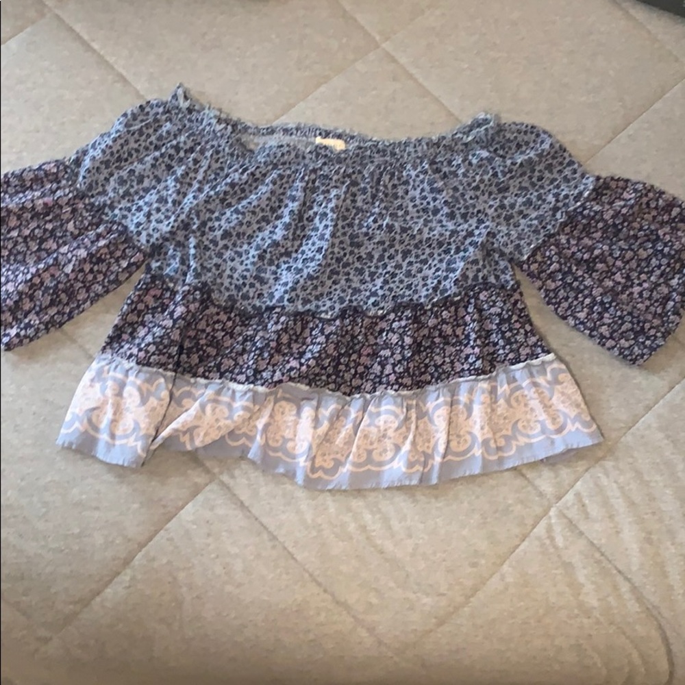 women’s Aeropostale flowy off shoulder top